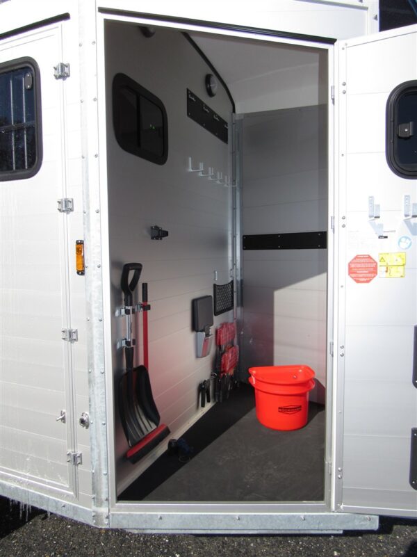 2024 Bockmann Portax L SR - Walk-in Tack Room & No Truck 3 BOCKMANN PORTAX L SR - HORSE TRAILER (Pre-owend)